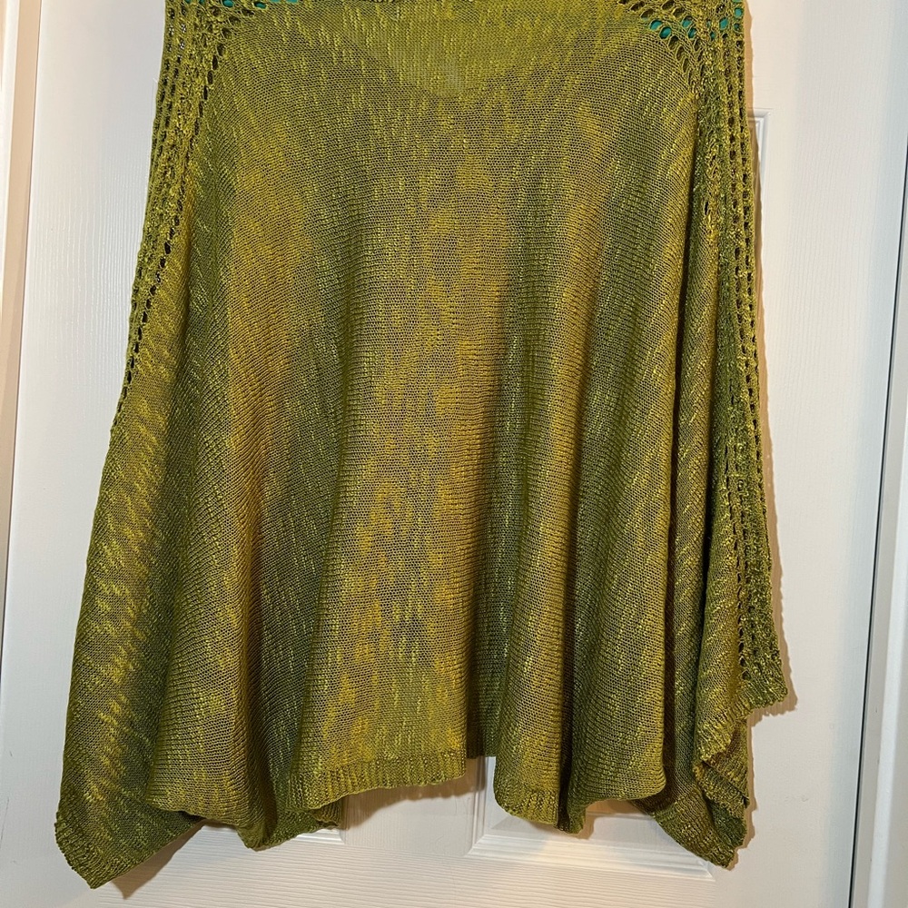 ๐ฆ NWOT LA MIEL V-Neck lightweight Sweater in Olive Green size large - Picture 4 of 5